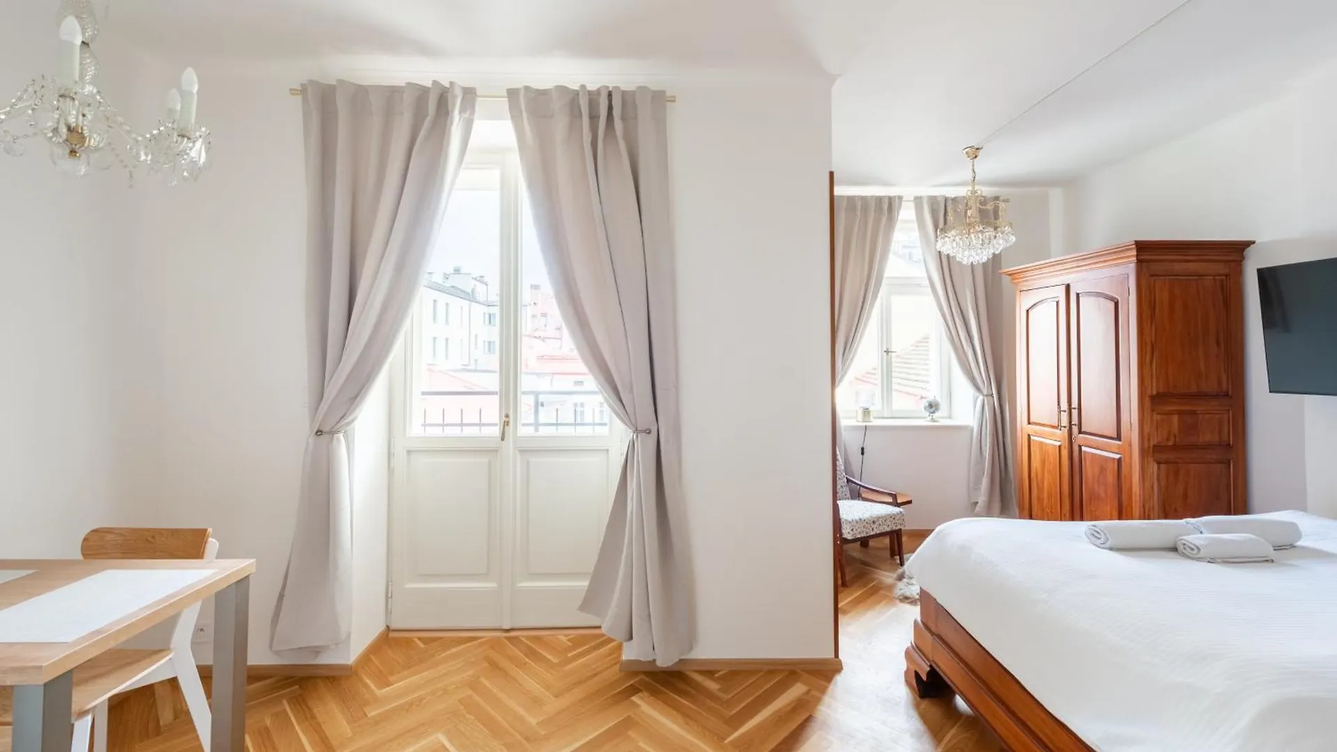 Contatos de Little Chateau